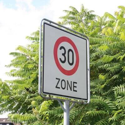 Bientôt une vitesse limitée à 30 km/heure en ville ?